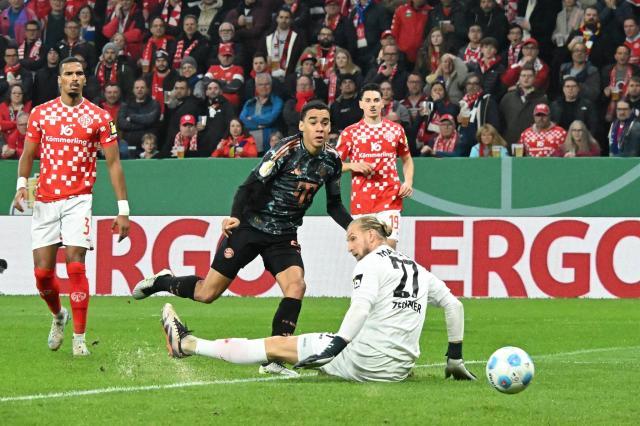 上半场戴帽！穆西亚拉就是孔帕尼心目中的齐祖小罗