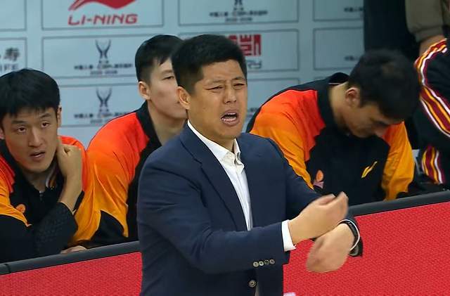 bet365平台-一个赛季被罚8次,总罚金高达27万元,最惨球队出炉,裁判却无恙
